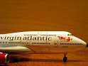 1:400 Gemini Jets Virgin Atlantic Boeing 747-4Q8 1998 Blanco y Rojo. Subida por zaradeth